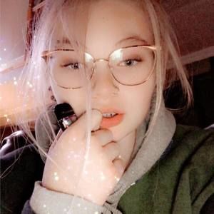 Meet your Posher, Lena